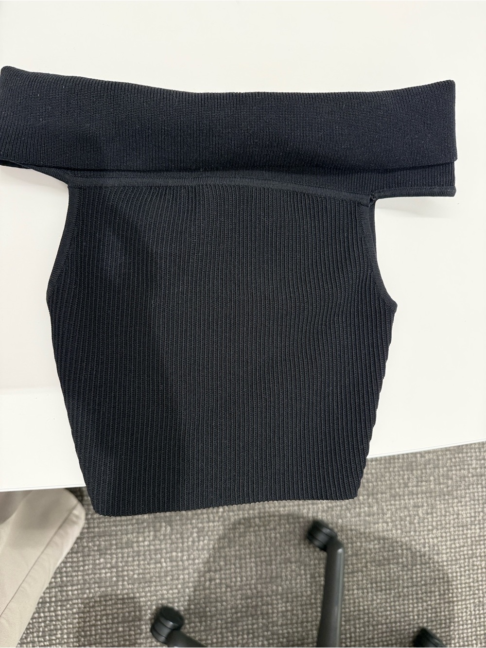 ARITZIA Babaton Sculpt Knit Off-Shoulder Ribbed Black Crop Top XXS